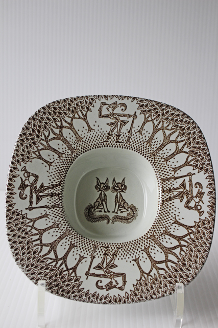 16×16cm、高さ4.5cm