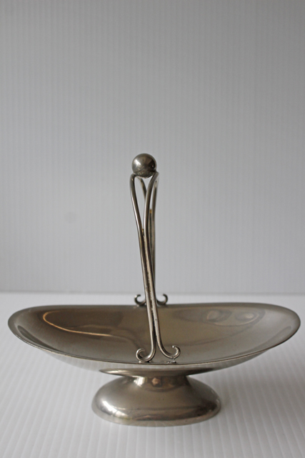 Φ15.5×9cm、高さ5cm、持ち手までの高さ15cm