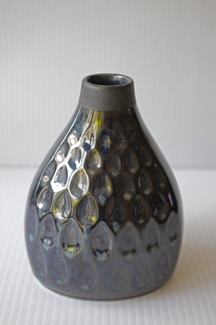 Φ9×7cm、高さ13cm、横幅10cm