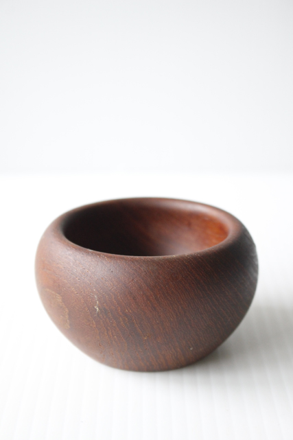 Φ7.5cm、高さ4.5cm