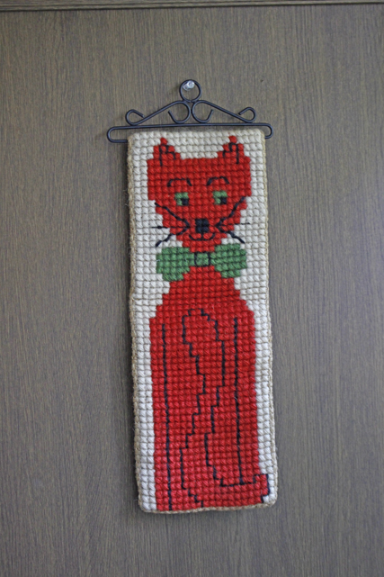 北欧ヴィンテージ/手刺繍壁掛け/おすましネコちゃん/SOLD OUT