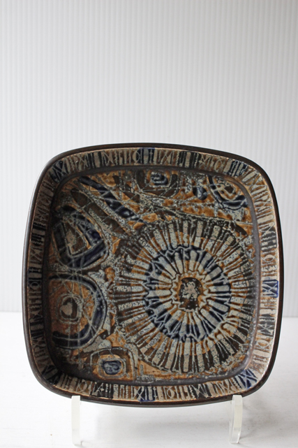 16.5×16.5cm、高さ3cm