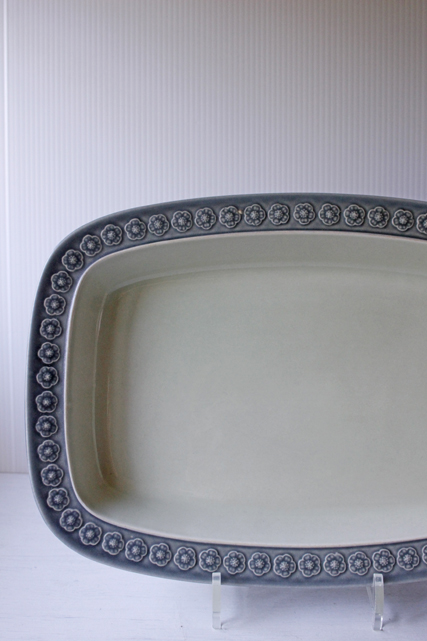 34×24.5cm、高さ4.5cm