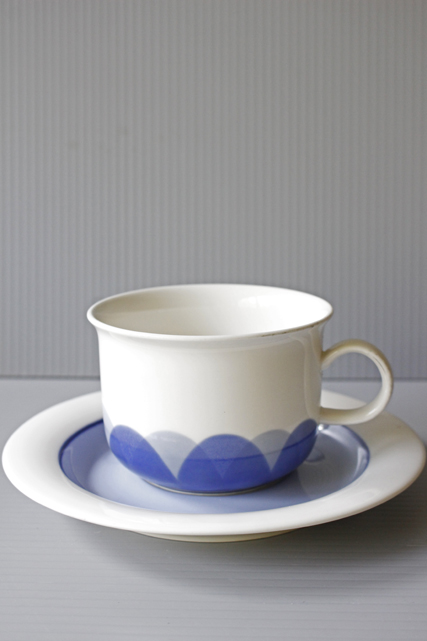 カップΦ9.3cm、高さ6.5cm、ソーサーΦ16cm