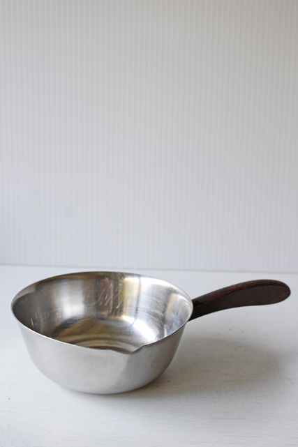 Φ11.5cm、高さ4.5cm