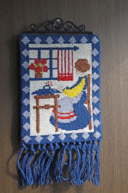 北欧ヴィンテージ/刺繍壁掛け/タイプを打つ女性