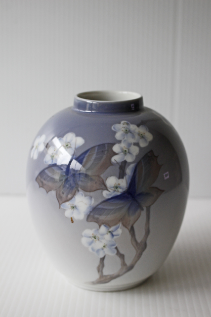 北欧ヴィンテージ/Royal Copenhagen/花瓶/蝶々と梅の花/SOLD OUT