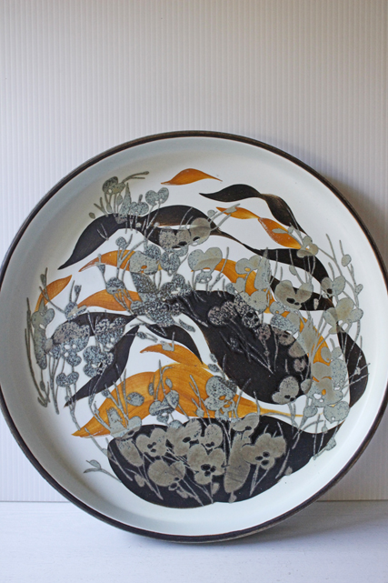 Φ32.5cm、高さ4.5cm