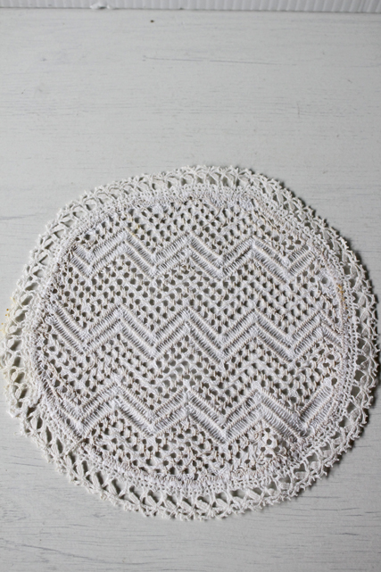 北欧の手仕事/手刺繍のドイリー/Φ16cm/SOLD OUT
