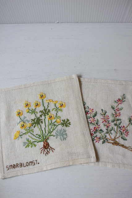 北欧ヴィンテージ/ハンドメイド/手刺繍/フラワーモチーフ/2枚セット/No.8