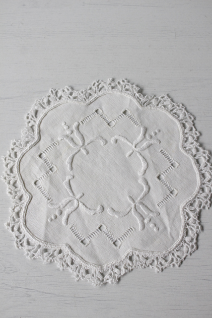 北欧の手仕事/手刺繍のドイリー/hedebo/Φ15.5cm/SOLDOUT