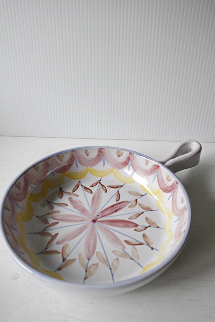 Φ19cm、高さ4cm