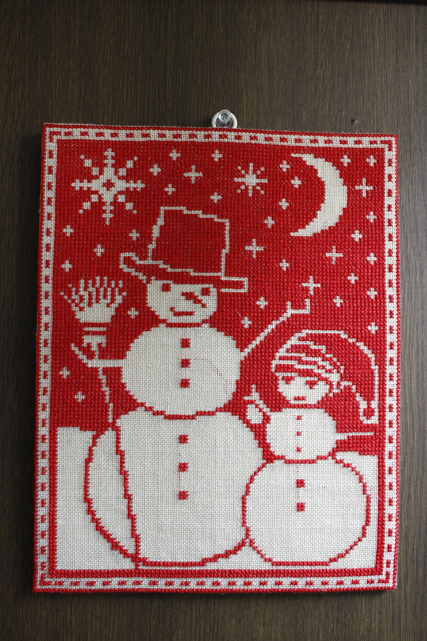 【クリスマス】北欧ヴィンテージ/刺繍の壁掛け/スノーマンの親子