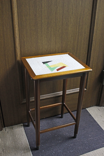30.5×25.5cm、高さ49cm