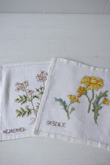北欧ヴィンテージ/ハンドメイド/手刺繍/フラワーモチーフ/2枚セット/No.12