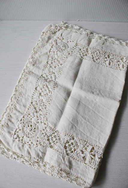 北欧の手仕事/手刺繍のテーブルセンター/33×92cm/SOLD OUT