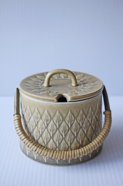 北欧ヴィンテージ/Jens.H.Quistgaard/relief/シュガーポット（Kronjyden)
