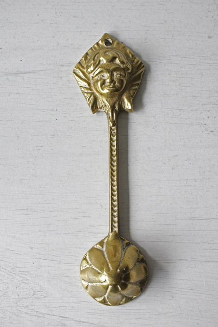 横幅4cm、長さ16cm