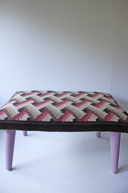 北欧刺繍/ヴィンテージハンドメイド刺繍の腰掛け(荷物&足置き)/幾何学模様/SOLD OUT