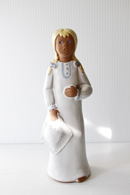 北欧ヴィンテージ/jie gantofta社/陶器のオブジェ/枕を抱いた女の子/フラワーガール/SOLD OUT