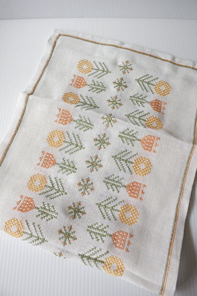 北欧ヴィンテージ/刺繍クロス/チューリップモチーフ/SOLD OUT