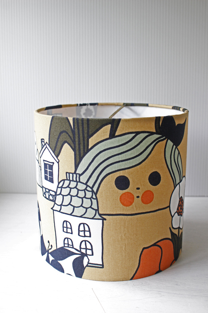 北欧照明/ランプシェード/marimekko/可愛い女の子（Φ18ｃｍ×17ｃｍ）/SOLD OUT