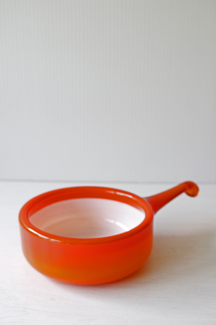 北欧ヴィンテージ/Holmegaard（ホルムガード）/Palet/ガラスの片手鍋/レッド