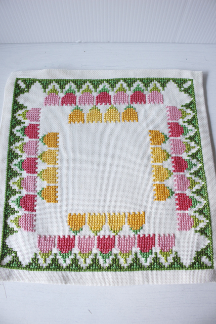 北欧ヴィンテージ/刺繍クロス/チューリップモチーフ/SOLD OUT