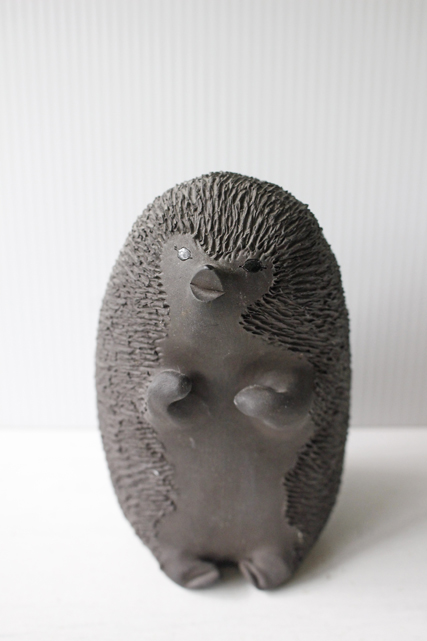 北欧ヴィンテージ/ELLEN KARLSEN/ハリネズミの置物（立ち姿のお母さん）/SOLD OUT