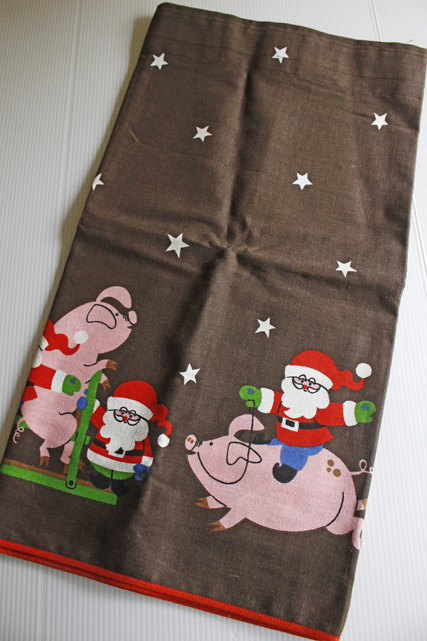 【クリスマス】北欧ヴィンテージ/クロス/サンタとブタさん