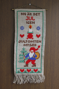 【クリスマス】北欧ヴィンテージ/刺繍の壁掛け/ニッセとクリスマスモチーフ