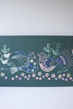 北欧ヴィンテージ/手刺繍/小鳥の仲良しファミリー/SOLD OUT