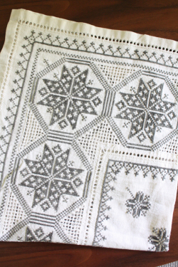 北欧刺繍クロス