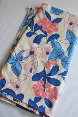 北欧ヴィンテージ/Finlayson/テーブルクロス/お花と木の実/SOLD OUT