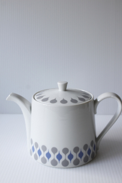 北欧ヴィンテージ/Lyngby Porcelain(リュンビュー・ポーセリン）/ティーポット/ドロップ/SOLD OUT
