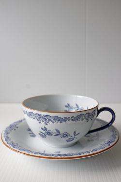 カップΦ10.5cm、高さ5.5cm、ソーサーΦ16cm