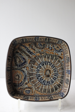 16.5×16.5cm、高さ3cm