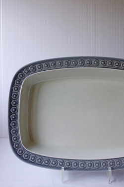 34×24.5cm、高さ4.5cm