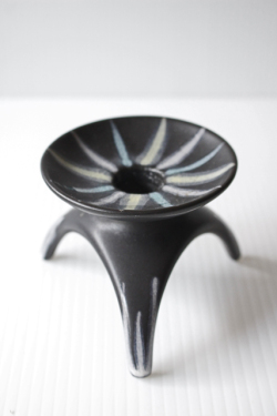 脚Φ10cm、上部Φ8cm、高さ7cm