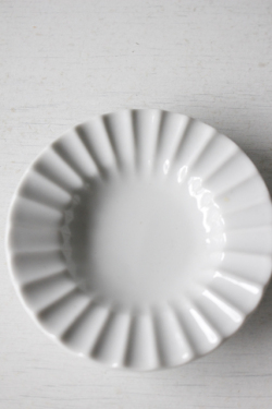 北欧ヴィンテージ/Lyngby Porcelain/アイボリーホワイト豆皿