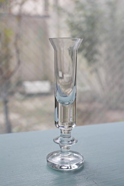 上部口Φ4cm、高さ15cm