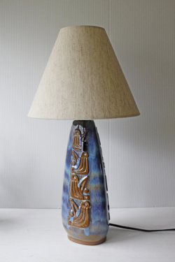 三角11×11cm、高さ46cm