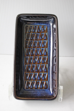 28.5×9.5cm、高さ3.5cm