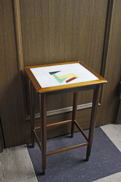 30.5×25.5cm、高さ49cm