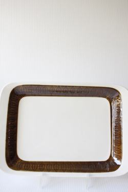 30×21cm、高さ2.5cm