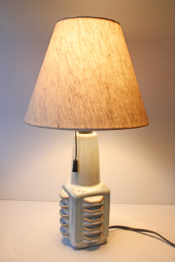 8.5×8.5cm、高さ37cm