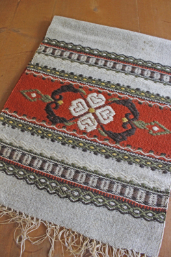ハンドメイド！北欧ヴィンテージ/織センタークロス/ハートモチーフ