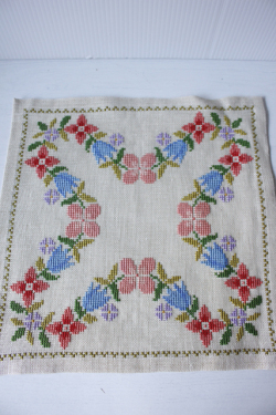 北欧ヴィンテージ/刺繍クロス/フラワーモチーフ/SOLD OUT