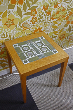 37×37cm、高さ39cm