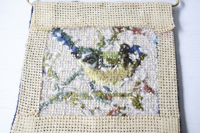 北欧ビンテージ　北欧刺繍　大型タペストリー 北欧 ツヴィスト刺繍タペストリー/花と孔雀